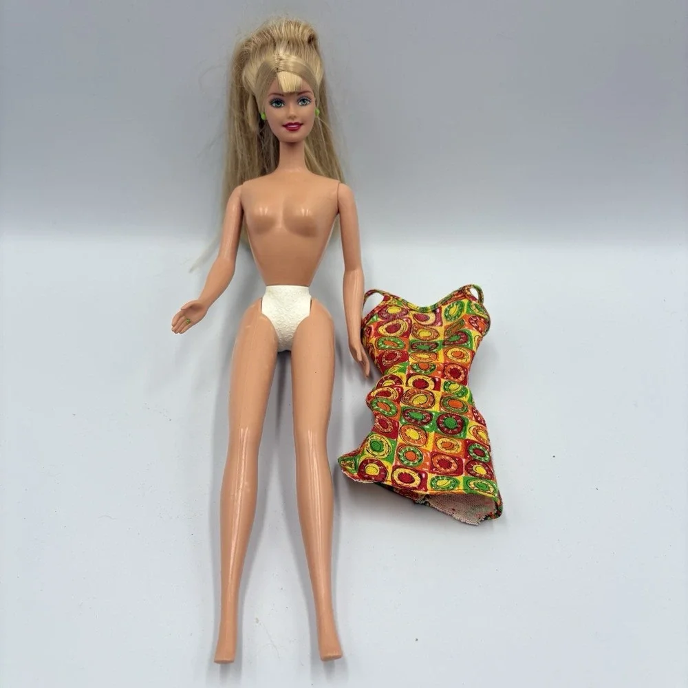 Mattel Barbie Doll Twist N Turn, Blonde Hair Blue Eyes, 1998 Head, 1966 Body